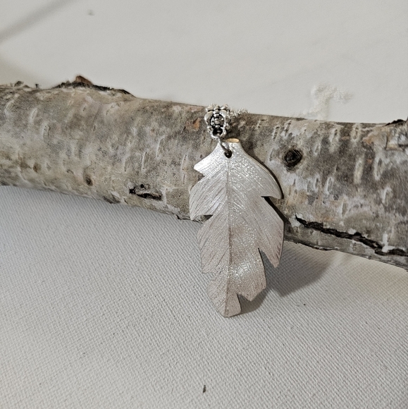 NWT Silverplate pendant feather hand carved and engraved from vintage flatwear. - Picture 4 of 5